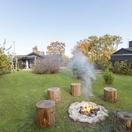 Four-bedroom In Casa vacanze *