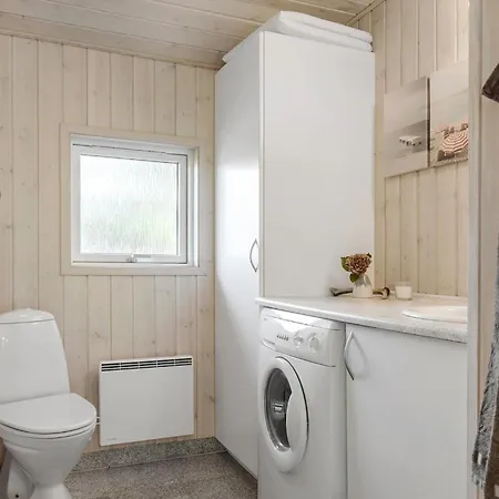 Four-bedroom In Casa vacanze *